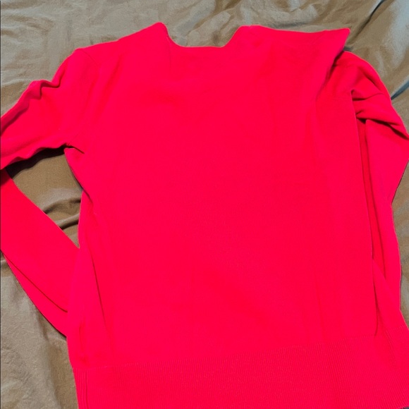 Tommy Hilfiger V-Neck Sweater in Vibrant Red - Picture 3 of 3